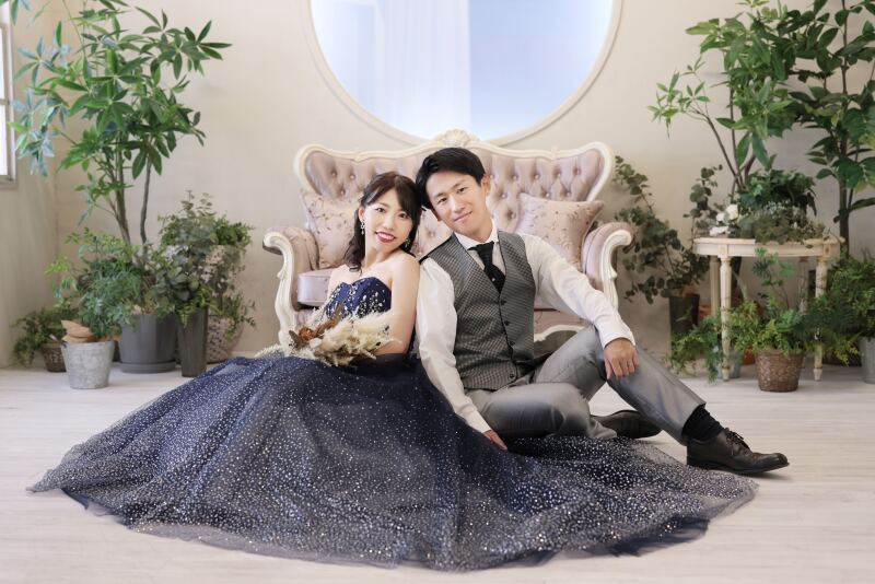 二人の仲の良さが伝わるお座りショット