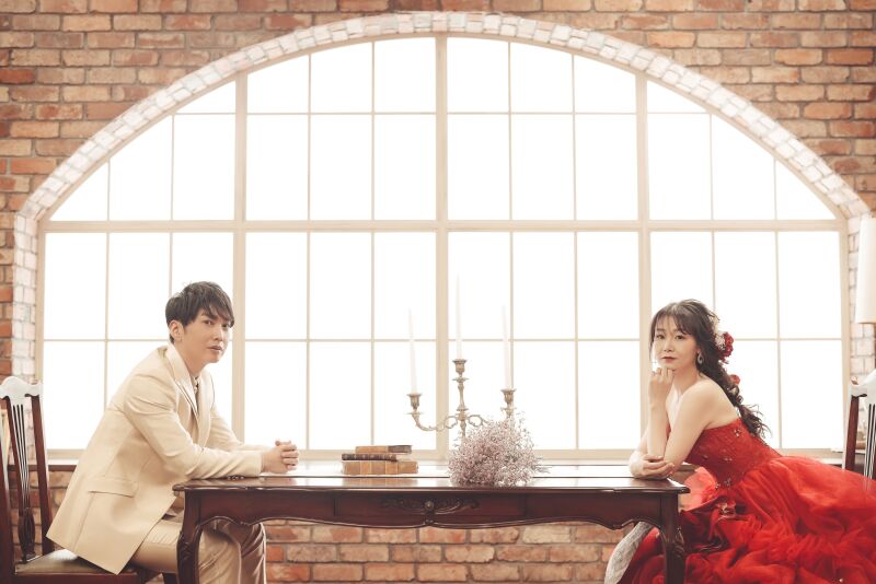 レンガを背景に韓国フォト♪