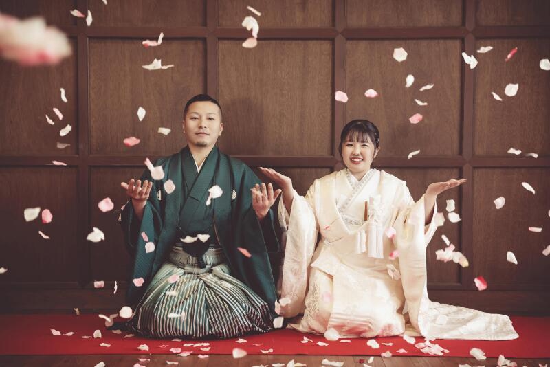 最後は花びらで華やかに