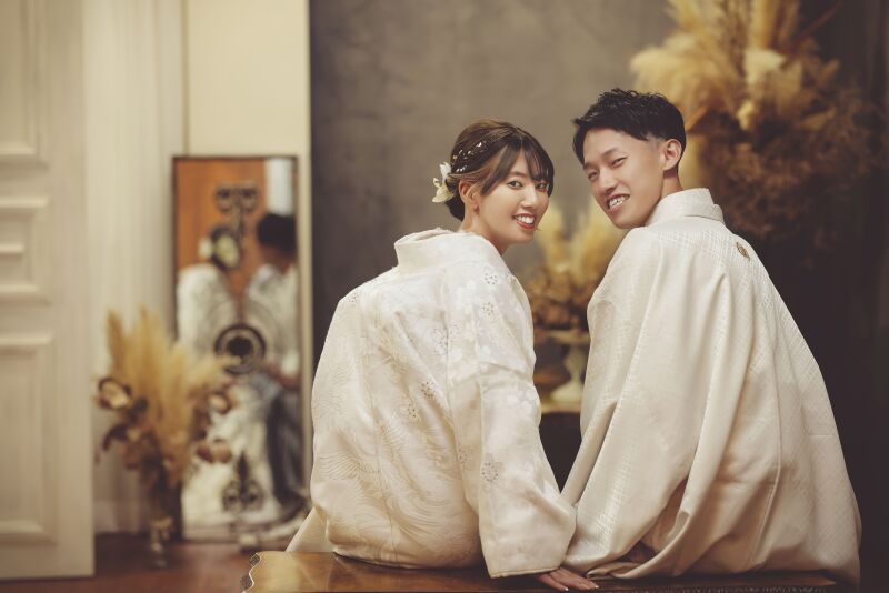 座って振り返りポーズ♪