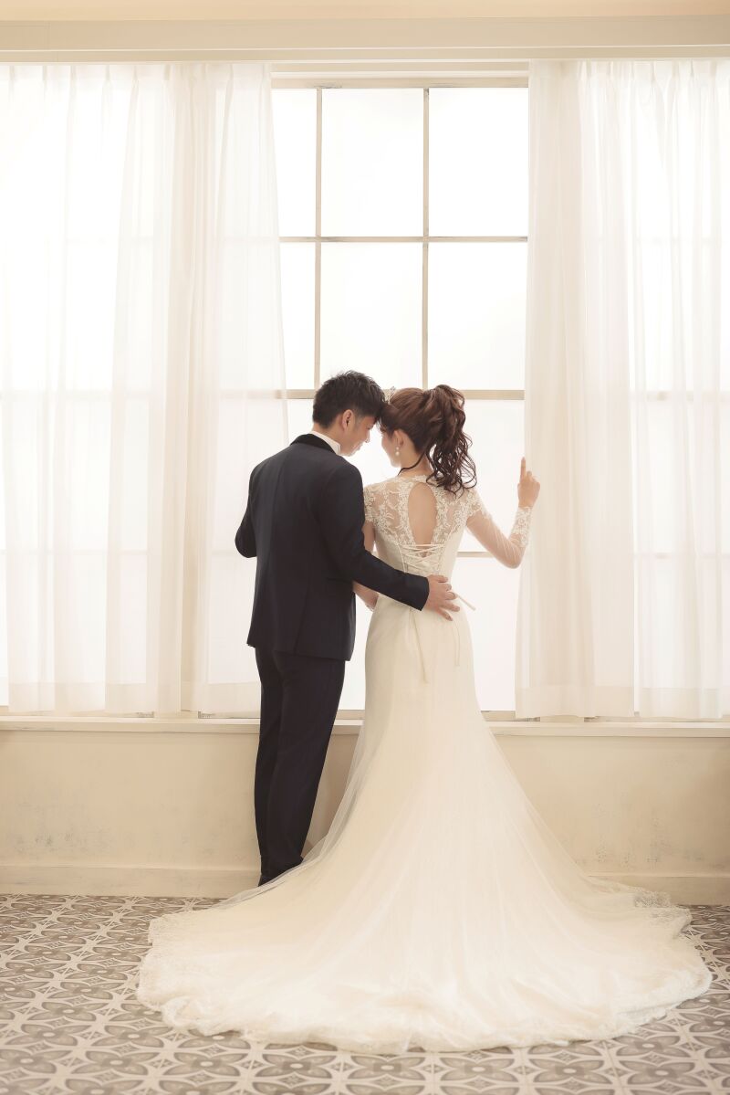 ドレスの後ろ姿も美しく！