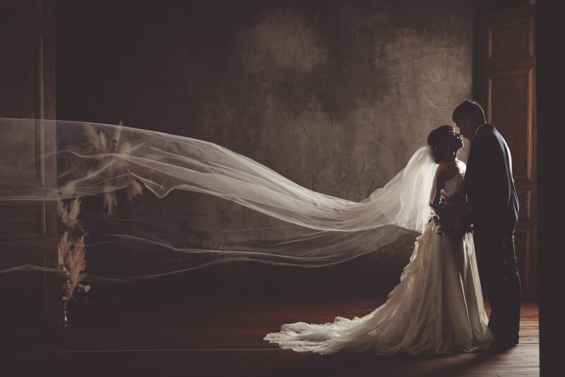 ロングベールをなびかせて