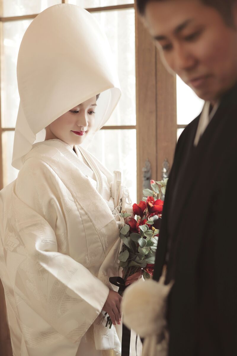 綿帽子をつけて