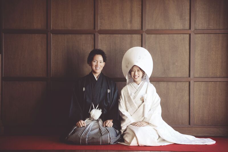 綿帽子を被って正座ポーズ！