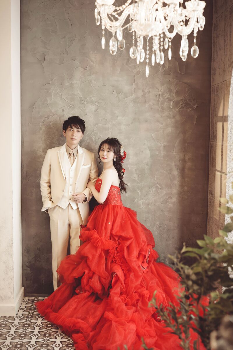 シャンデリアの下でクラシカルな一枚