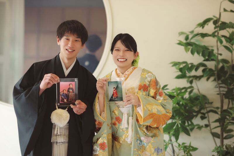 幼いころのお写真を持って♡