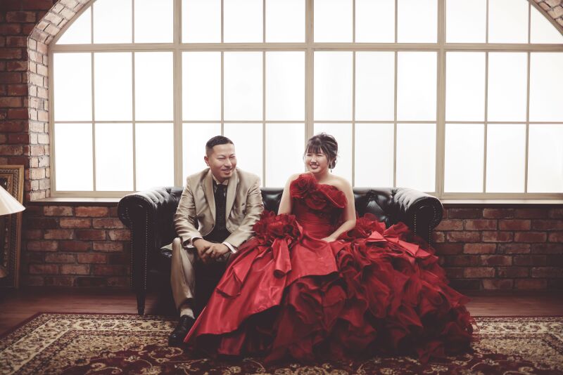 まずはカクテルドレスから！