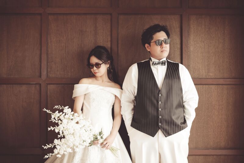 サングラスをかけて