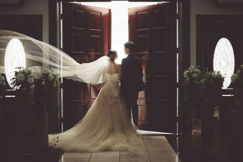 チャペルでのシルエットショット♡