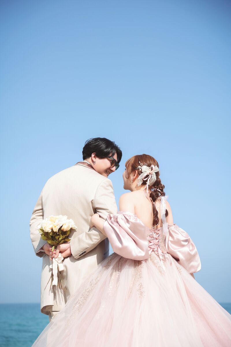 青空バックに寄り添いショット♡