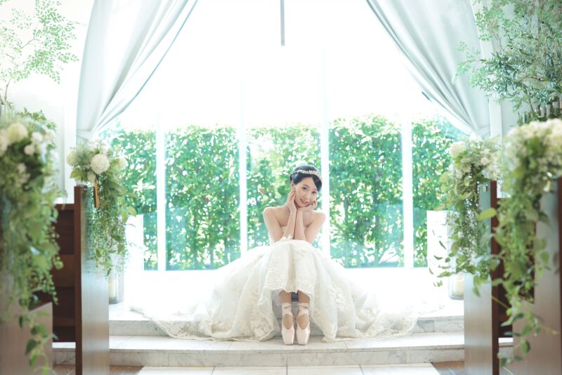 ご持参のバレエシューズを履いて