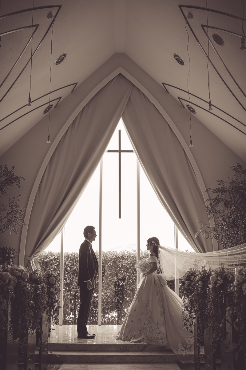 チャペルでのセピアカラーフォト