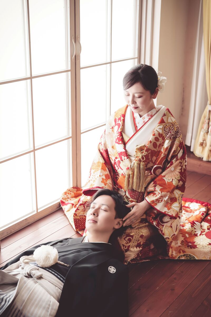 4点目のお衣裳は鮮やかな色打掛！