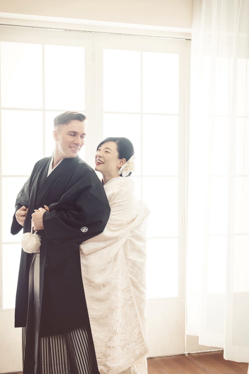 新婦様からのバックハグ