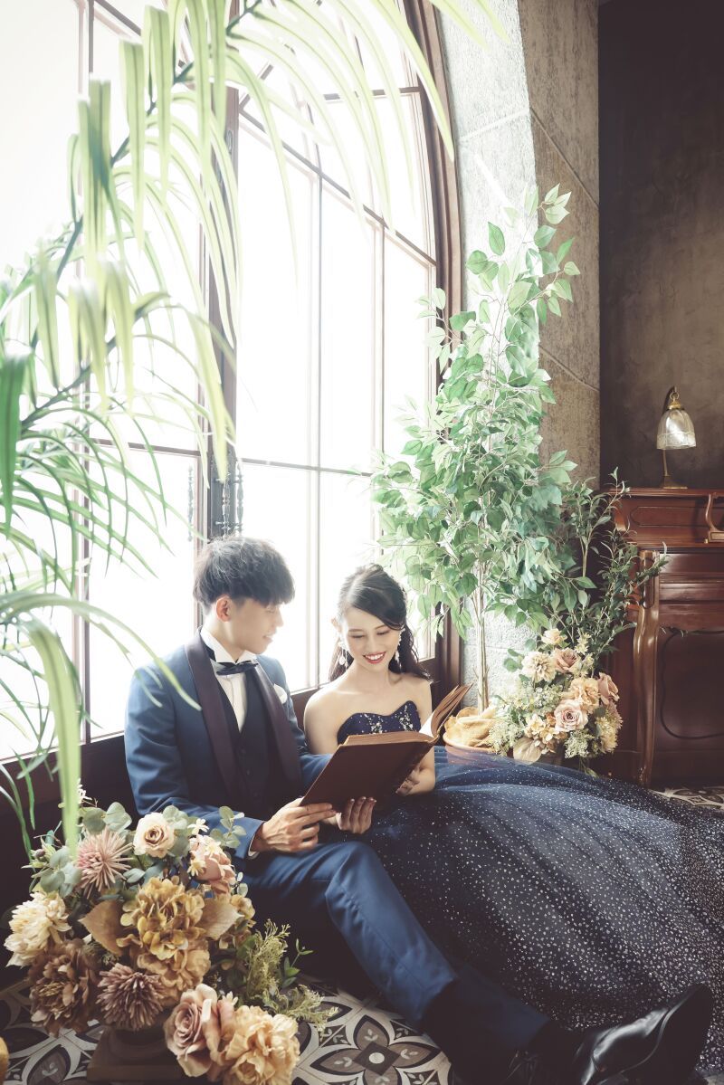 自然光の入るスタジオで。