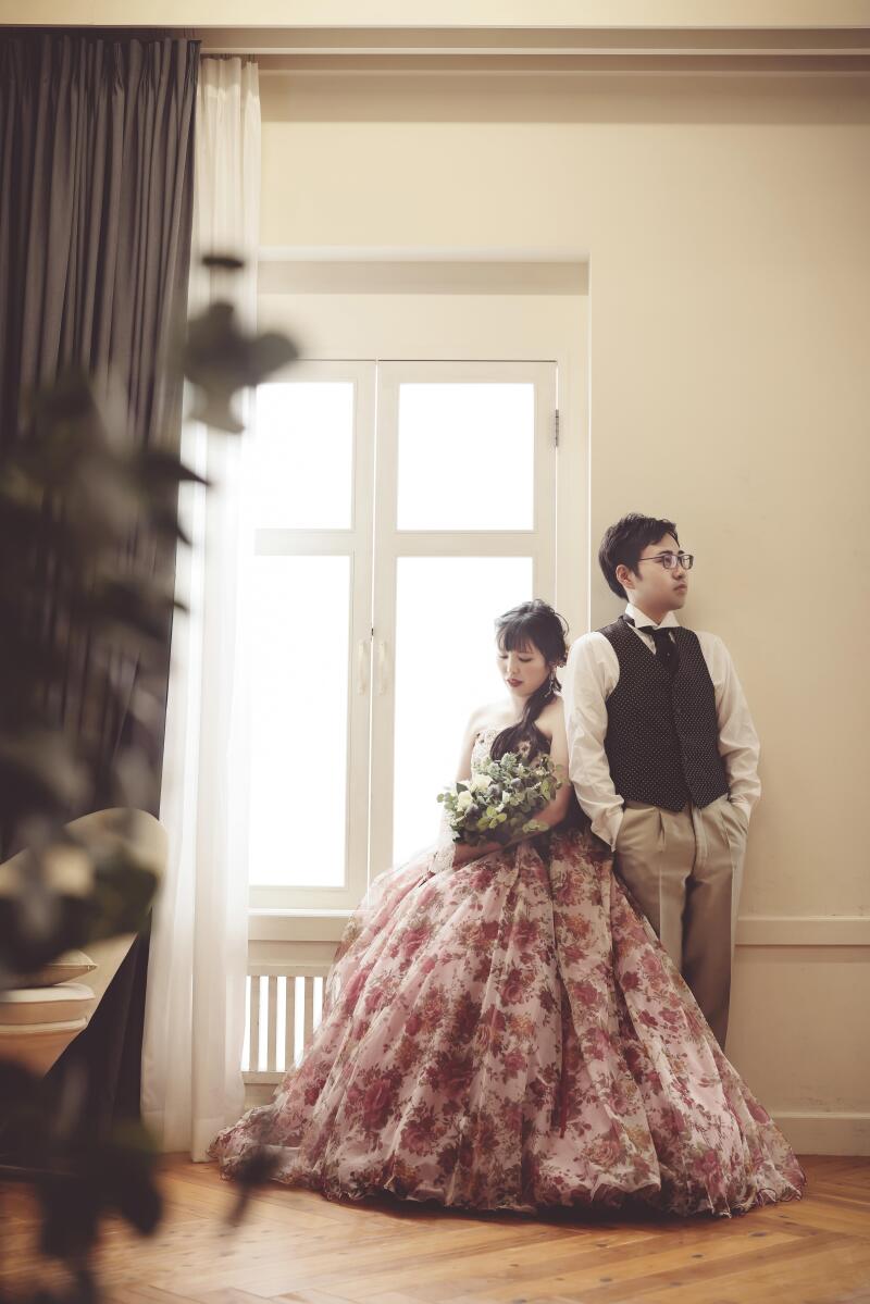 目線を外して…