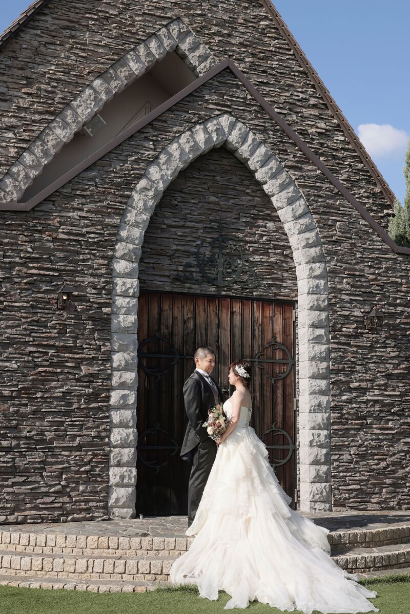 チャペルをバックに♡