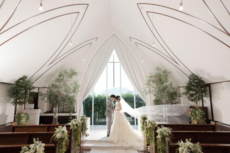 チャペルでのベールショットは幻想的☆彡