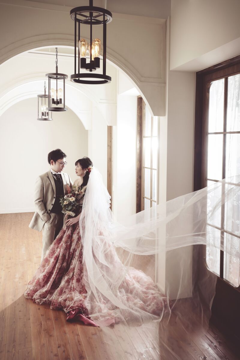 ロングベールをなびかせて