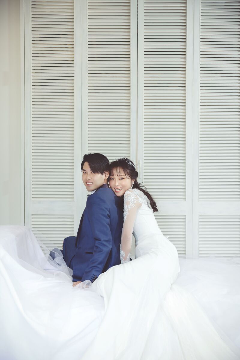 最初のドレスは袖付きソフトマーメイド♡