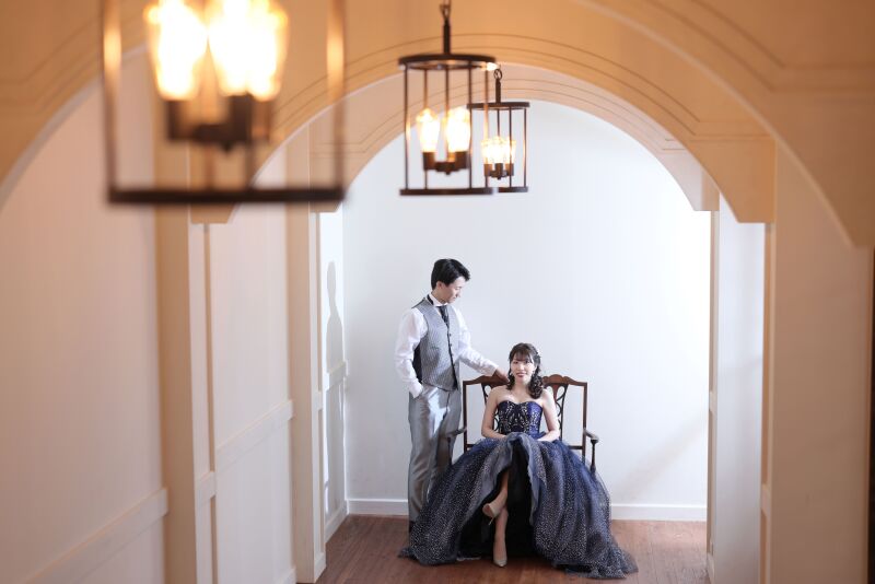 足組みショットはスタジオで