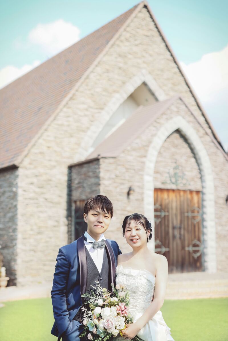 チャペルをバックに。