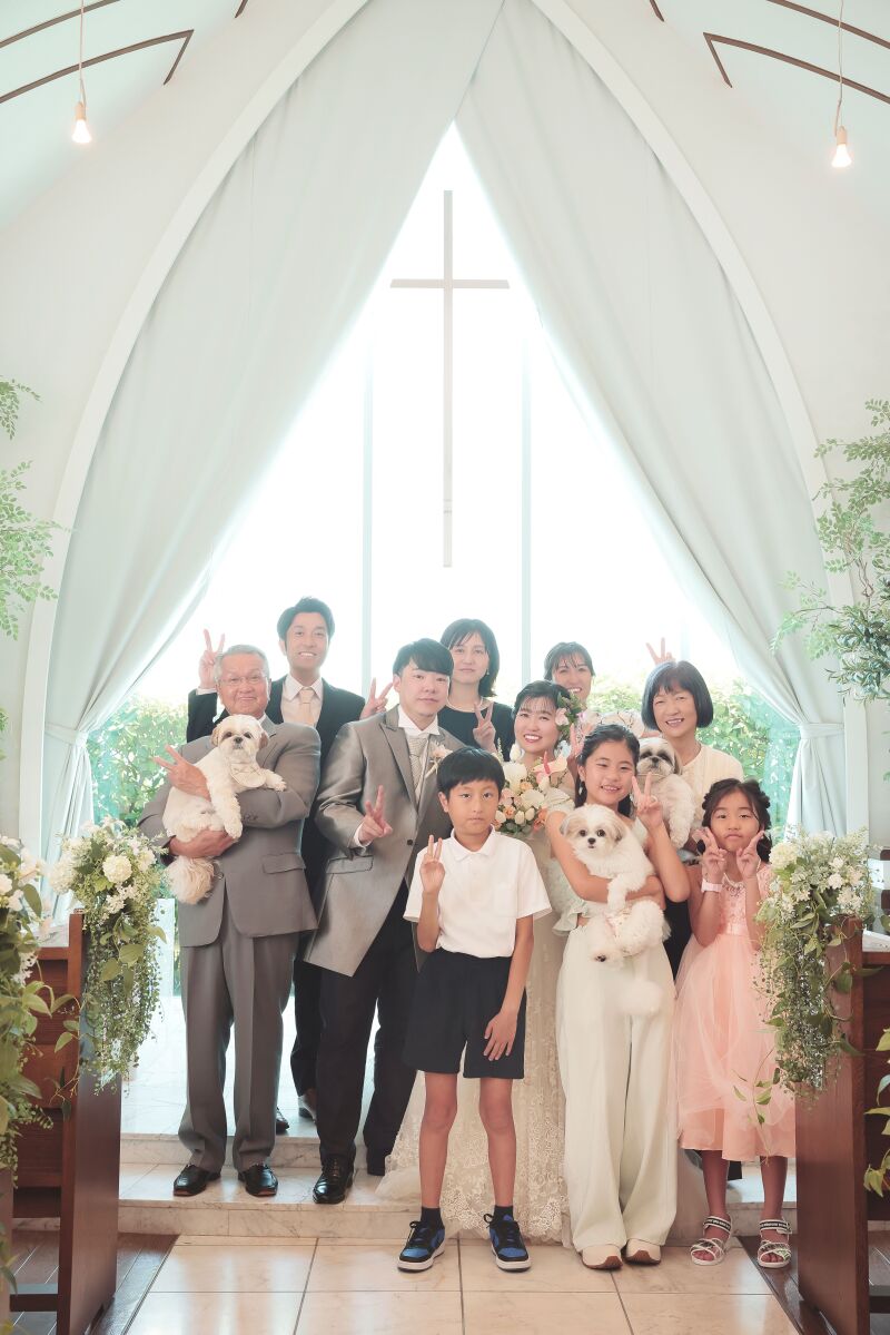 チャペルでの集合写真♡