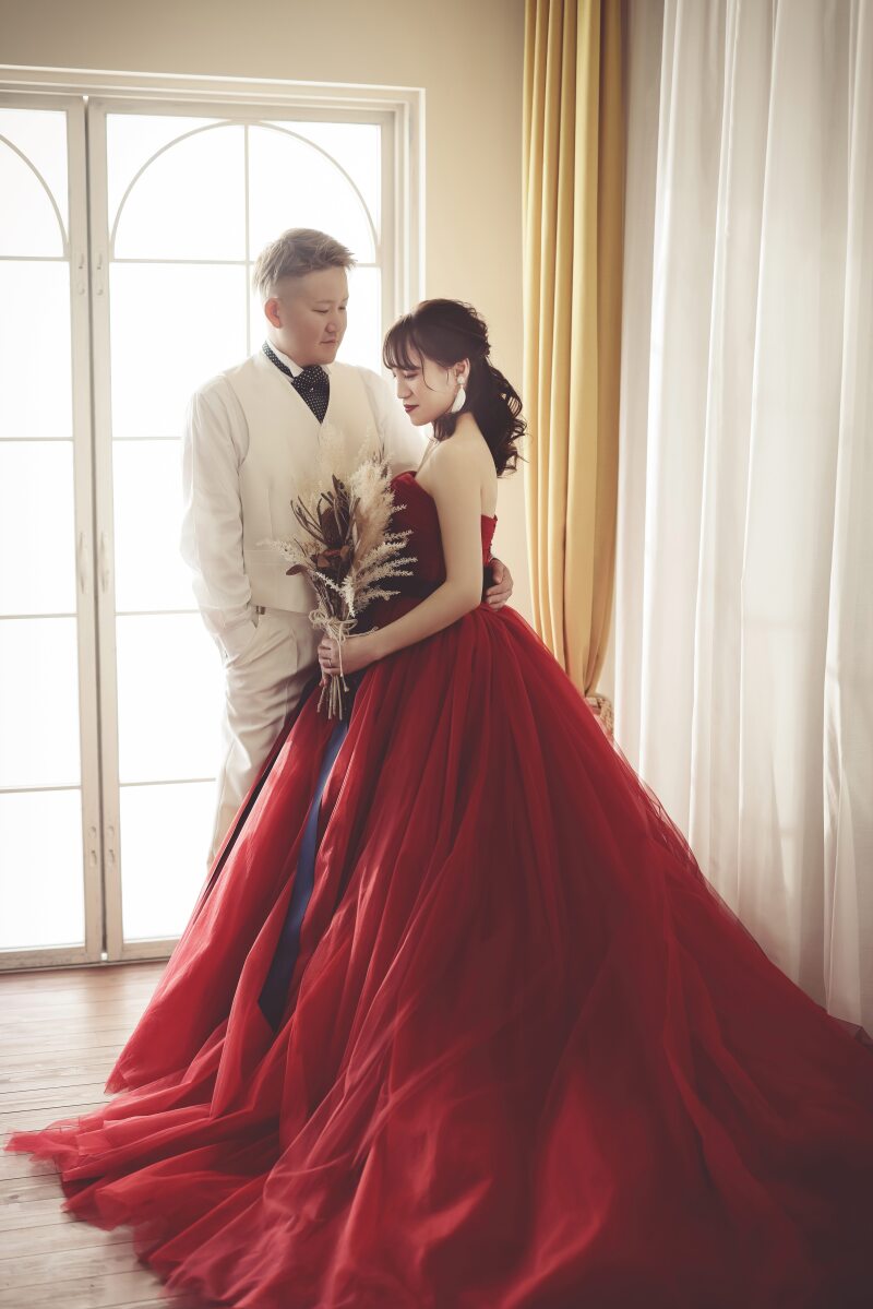 カラードレスに着替えて