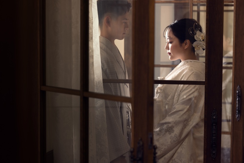 女性が綺麗に写る視点を大切に、ガラスへの反射もステキになるように、丁寧に撮りました。