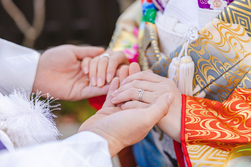 指輪がキラリ!!