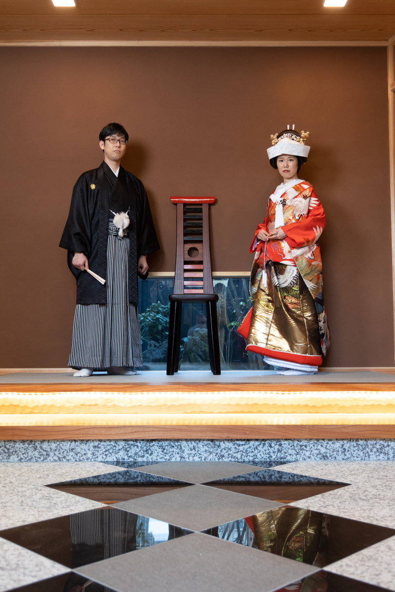 玄関の吹き抜けで広々と