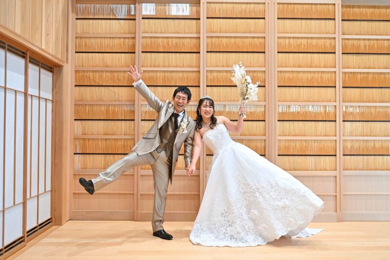 二人で片足を上げてのショット