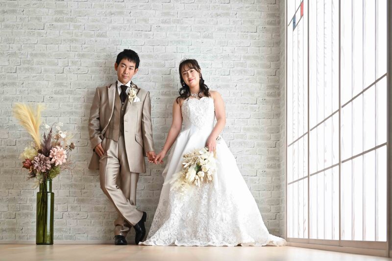 タキシードとウエディングドレスにチェンジ