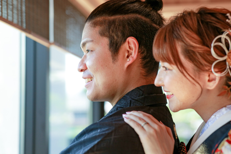 後ろからささやく新婦様♡