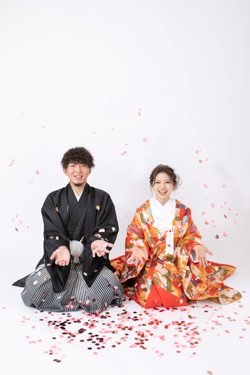 シンプルな白のバック紙