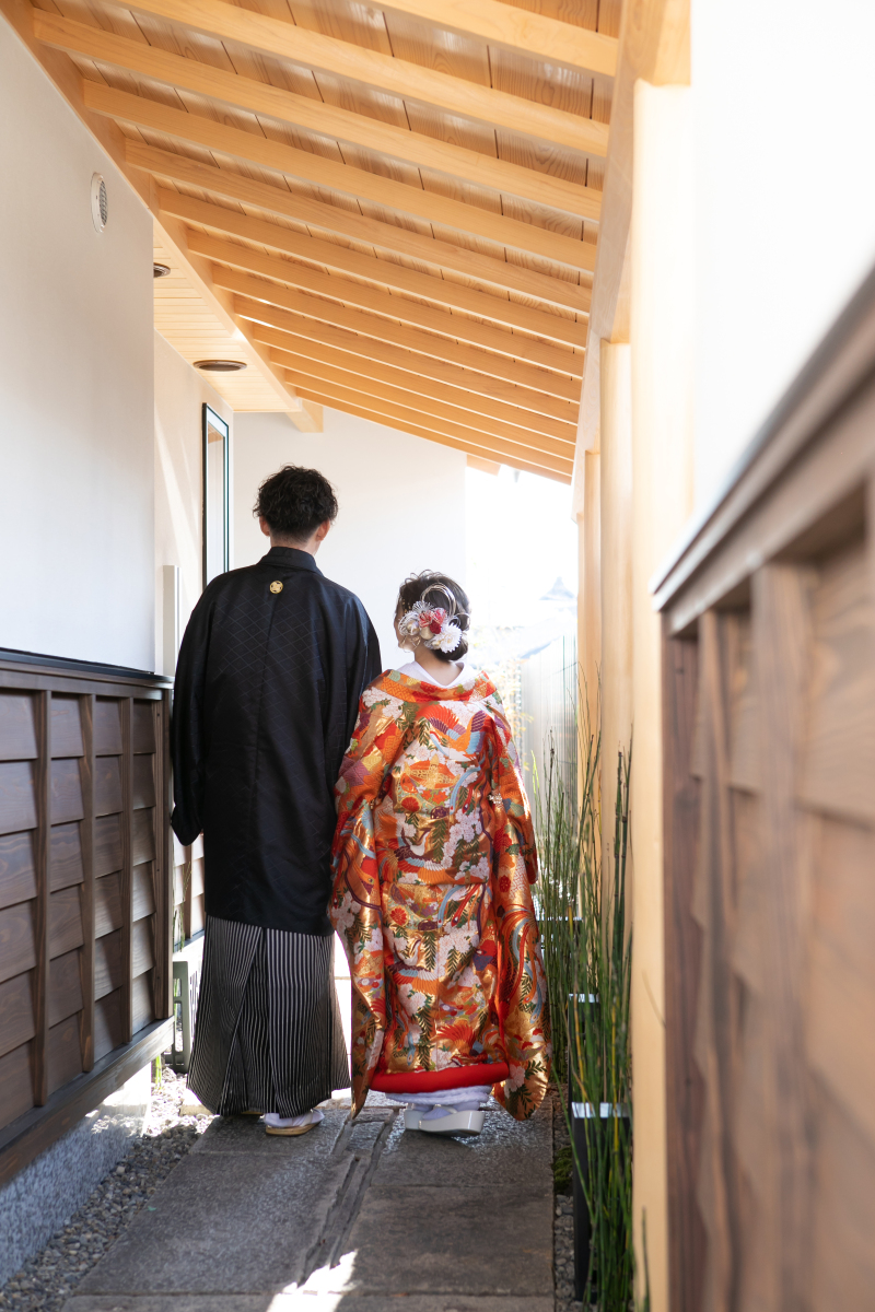 後ろ姿もしっかりと