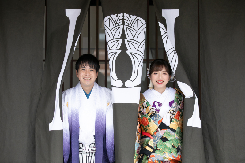 暖簾からこんにちは!!