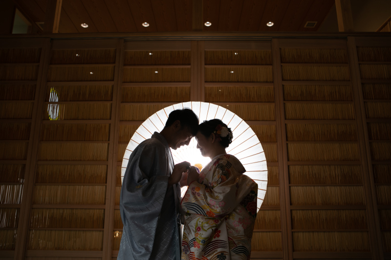 シルエット写真で頭こつん