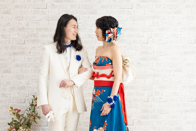 レンガ壁前にて