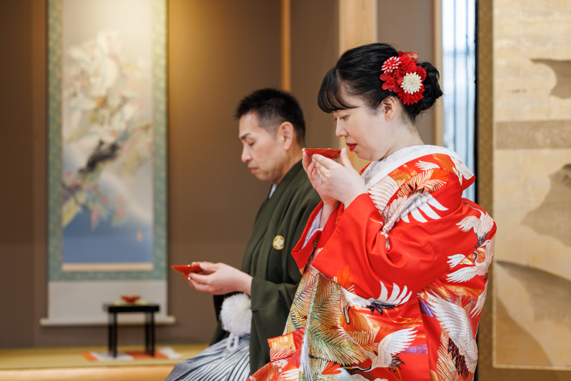 杯を持ってのシーン