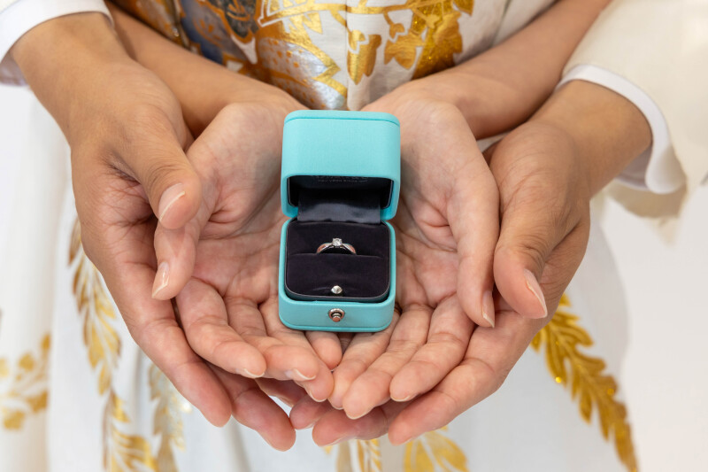 指輪がキラリ✦