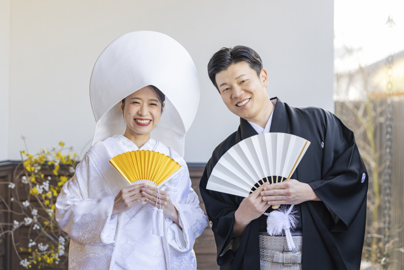 扇子を使って