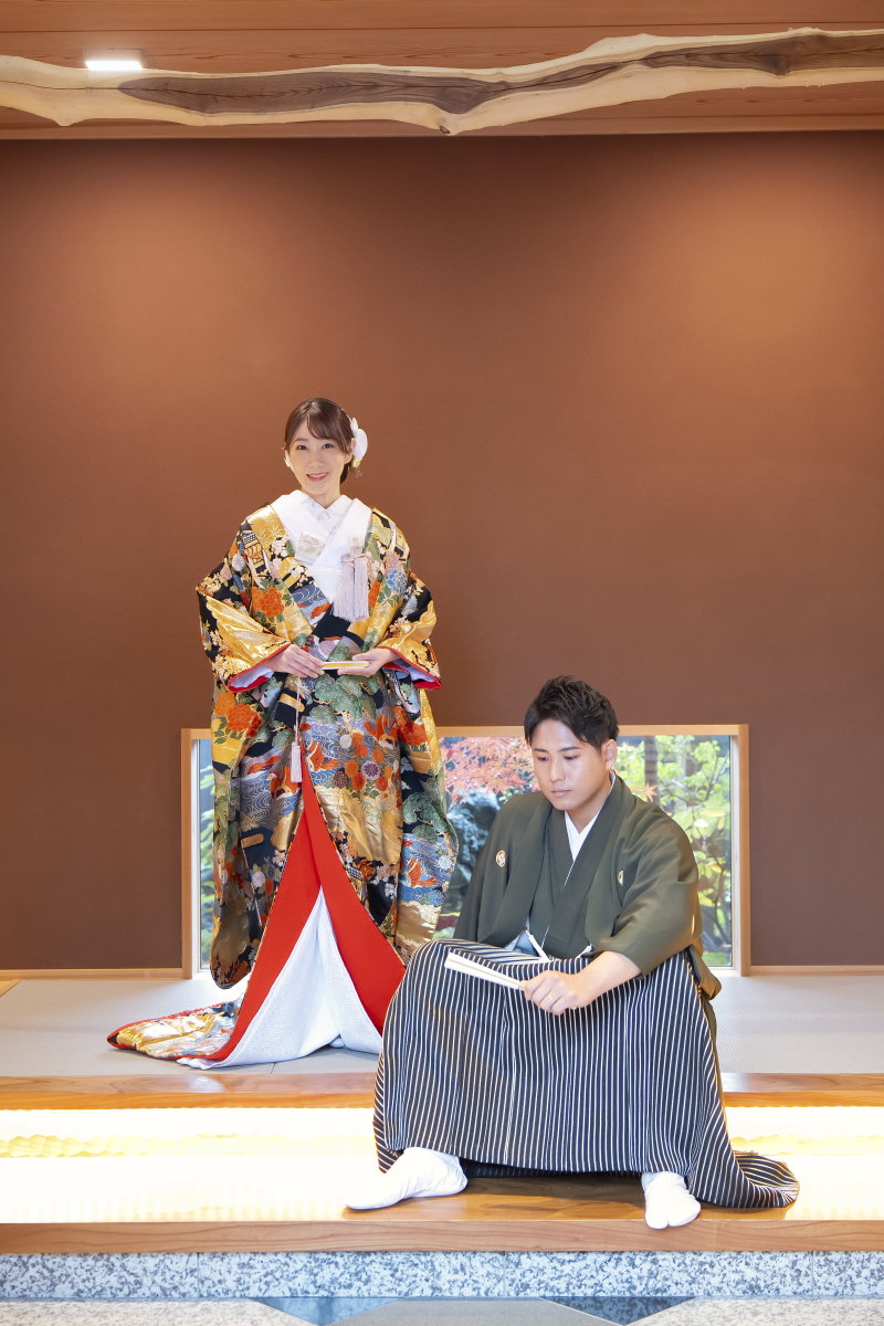 玄関で
