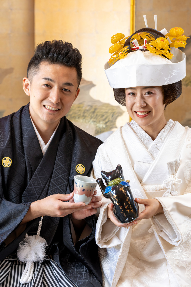 お母様からのお祝いの品を持って!