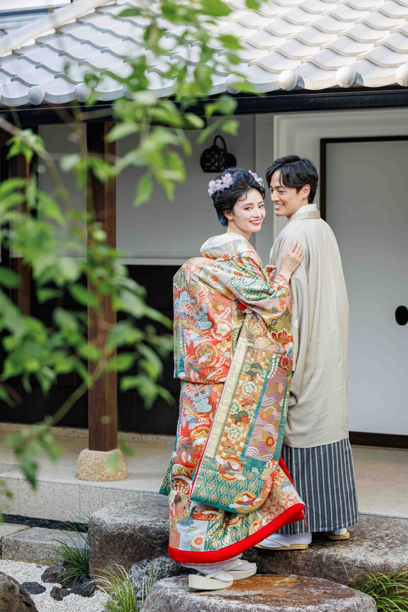 スタジオ屋外でも撮影できる!庭園や石畳が魅力✷