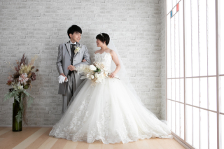 ウェディングドレス・カラードレス・和ドレスが選べる