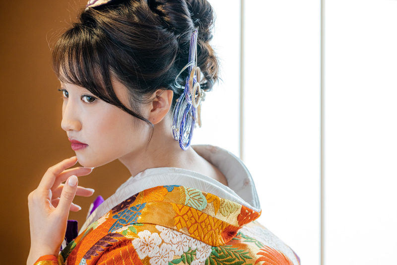 豊富な色や柄から選べる色打掛と小物コーディネート✻