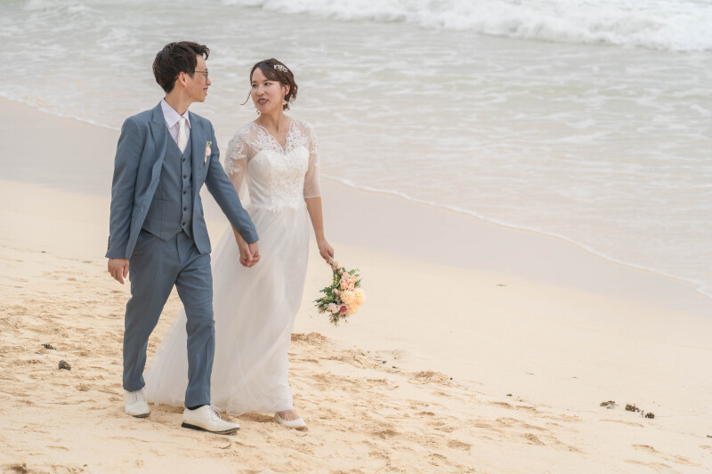 海辺を歩く、ふたりのはじまり