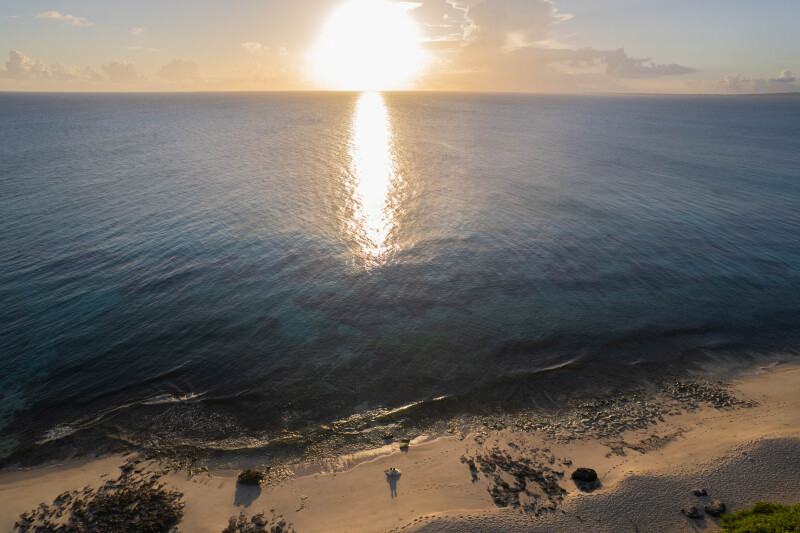 海と空が溶け合う、はじまりの光