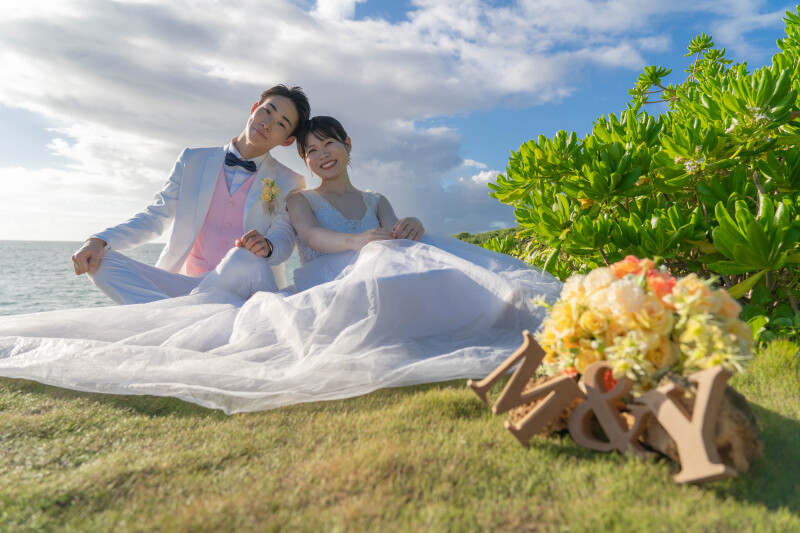 並んで腰掛ける、リラックスしたひととき